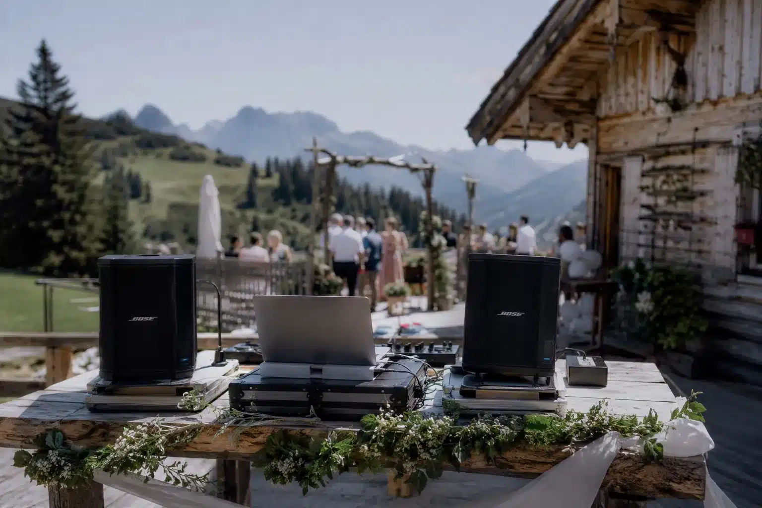 DJ-Technik Outdoor Hochzeit: Akku-Systeme 2026